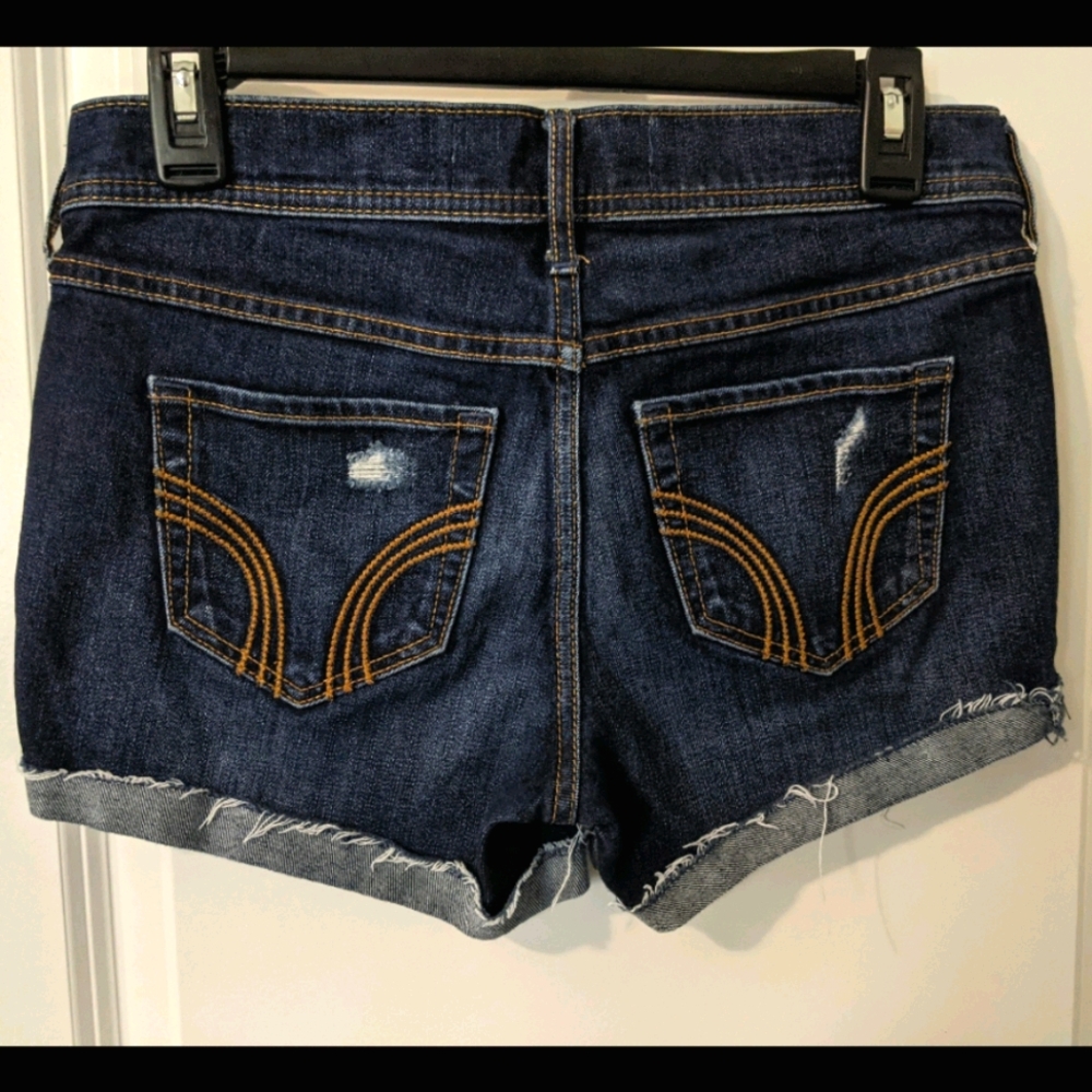 LIKE NEW HOLLISTER SHORTS